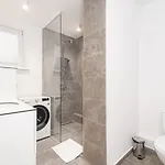 Spacious 2-bedroom In Old Town By Urban Rent *