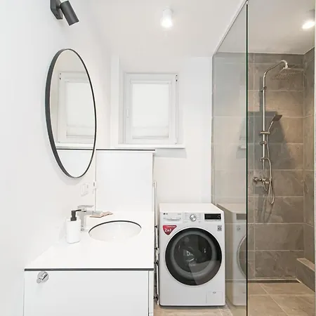 Spacious 2-bedroom In Old Town By Urban Rent *