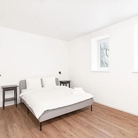 Spacious 2-bedroom In Old Town By Urban Rent *