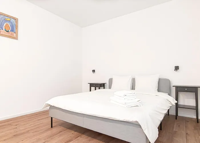 Spacious 2-bedroom In Old Town By Urban Rent Appartement *