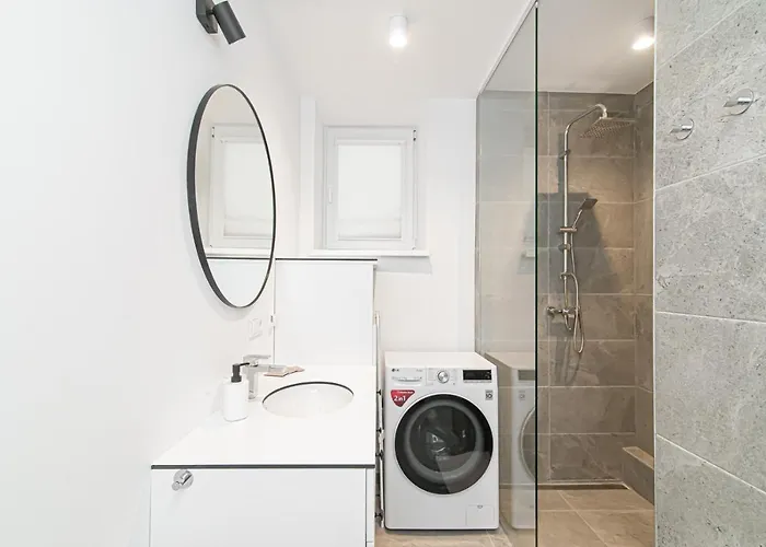 Spacious 2-bedroom In Old Town By Urban Rent *