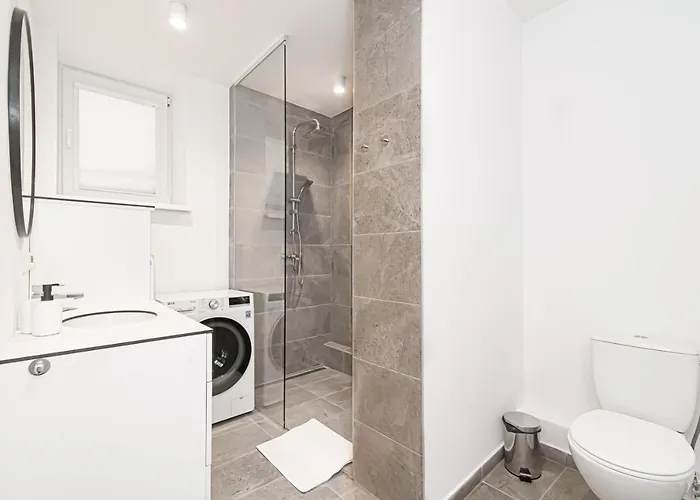 Spacious 2-bedroom In Old Town By Urban Rent *