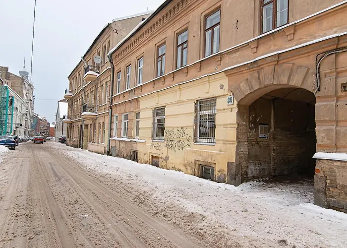 Spacious 2-bedroom In Old Town By Urban Rent