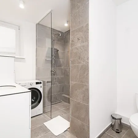Spacious 2-bedroom In Old Town By Urban Rent *